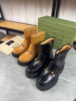 Gucci新款，双GG沟纹厚底乐福松糕鞋。原版1：1打造。超美品质，专柜经典款。 鞋面:原版开边珠牛皮 内里:水染牛皮 垫脚:水染牛皮 大底:超轻原版底 厚底增