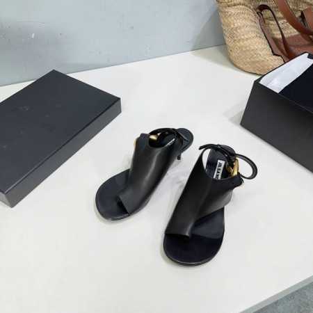 高品质出厂 ！顶级品质！小众潮牌Jilsander 25春夏极简主义五金扣后空高跟凉鞋！ 市面顶级原单版，Zp对比做货，所有细节都跟柜上一致：包括鞋面皮料，鞋垫 - 点击图像关闭