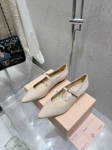 Miumiu 缪缪尖头方扣玛丽珍单鞋 这双不能错过年度最火单品 必入款 原版定制开边珠牛皮 原版定染漆皮 羊皮内里 原版真皮大底 码数 35-40 40定做不退