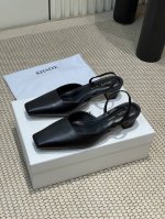 皮面 P340-钻面 P360- Khaite 2025 Aw春夏简易烫钻复古粗跟方头凉鞋 这双绝美凉鞋 上脚符合对惊艳与性感的所有想象 实在美的不可收拾 鞋面