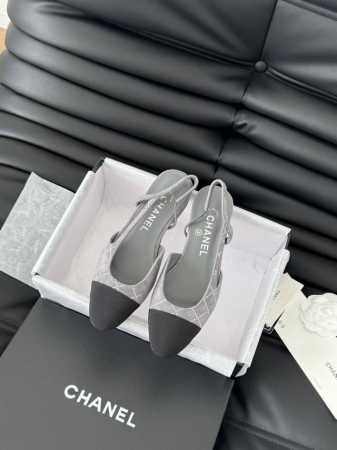 Chanel 经典Slingback后空凉鞋 前几年一直在做这个款 今年我们还是重新购版，再次精细Copy。 发现新版面的鞋面线条和形体舒适度都做了微调！ 这个 - 点击图像关闭