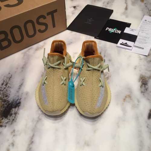 出厂230 Yeezy Boost 350 V3 White Reflective 侧透满天星 Clay 增添了不少质感，细节更加的清晰。 鞋身侧面的 [Spl