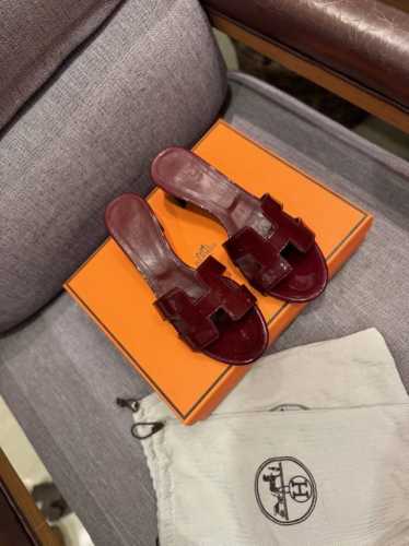 冲量价: P220万年经典H拖春夏最新色，简直不要太好看了！！！绝对的长青树款经典的H永不过时，我家的H拖拖你懂的，经得起任何，史上颜色最齐，官网绝对同步色 码