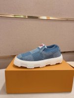 工厂价： Lv Space Lander 系列 牛仔 丹宁布 厚底 便鞋针织 休闲 运动鞋 本款space Lander 便鞋出自 2024早秋系列，以 Der