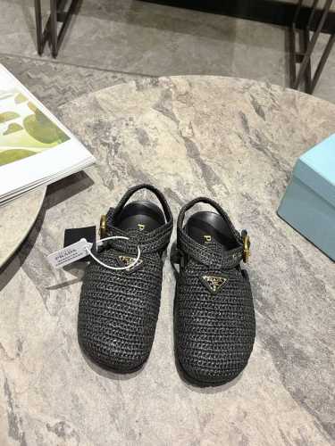 顶级品质 prada Fw25 New Arrival～ 普拉达2025女士新款罗马编织包头凉鞋 专柜一上就断货的节奏 超级多的网红时尚博主种草 上脚真的太舒服