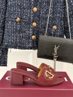 厂价 gucci 古驰经典老花马衔扣 粗跟拖鞋 夏天最值得入手的单品 自带高级气场的凉鞋 搭配裙装裤装率性洒脱 日常度假都是必不可少 鞋面采用原版定制材质 内里
