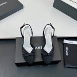 福利价 高品质 Chanel 小香25C粗跟 高跟凉鞋 蝴蝶结凉鞋系列 法式风情 真是美到心尖尖上啦 优雅又浪漫的仙女应该就是这样吧 极简的配色加上绸缎蝴蝶结深