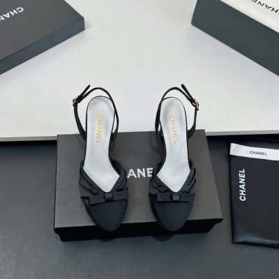 福利价 高品质 Chanel 小香25C粗跟 高跟凉鞋 蝴蝶结凉鞋系列 法式风情 真是美到心尖尖上啦 优雅又浪漫的仙女应该就是这样吧 极简的配色加上绸缎蝴蝶结深