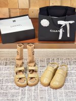 袜子40Chane* 新款小香双C魔术贴叠羊剪绒平底保暖凉鞋单鞋 顶级原单版精选质感细腻的油蜡牛皮材质，匠心演绎备受喜爱的凉鞋。魔术贴对称剪裁且可调节，舒适贴合