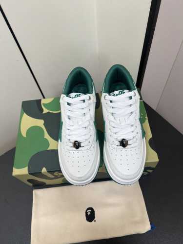 BATHING APE vs 最新爆款休闲板鞋系列 A BATHING APE 各大明星 博主同款 诞生于1993年的 A BATHING APE近期在球鞋领域
