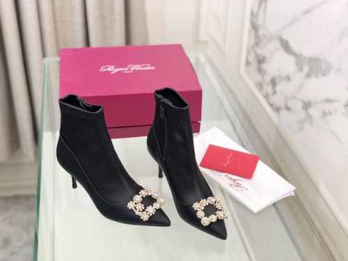 Roger Vivier 经典雪花水钻弹力短靴 鞋面:真丝+弹力靴筒 内里:进口小羊皮 大底:意大利真皮大底 跟高:6.5 码数:35-39 34 40 41定