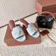 平底 粗跟 代购级 Loro piana Summer Charms Ser LP女士凉鞋拖鞋这款绒面羊皮革凉鞋搭配饰有Loro Piana My Charms