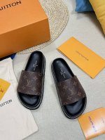 出厂 女码 男码 顶级版本 Louis Vuitton路易威登Lv拖鞋驴牌 春夏最新爆款系列 情侣彩色压花凉拖 高级慵懒风 百看不厌款 时尚度拉满 细节用心感受