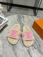 滴胶款 LV驴牌24ss新款羊毛拖鞋頂级品质纯皮毛一体羔羊毛打造！米超温暖的感觉，穿上仿佛踩在云朵上，精致高级！让这双毛拖身价陡增！鞋底是原版开模的防滑橡胶大底