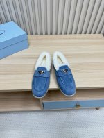 Prada 普拉达 男女款 24秋冬新款羊毛里 乐福鞋 羊毛领口上下呼应设计！勾勒出普拉达品牌logo 凸显高端大气 ！采用澳洲进口羊皮毛内里，冬季保暖效果超赞