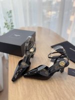 高版本出厂 SAINT LAUREN* 圣罗兰ysl 25 春夏全新走秀高跟鞋 全新鞋型配上圣罗兰标志7.5cm新金跟！唯有YSL最懂女人心，不接受反驳，超级无