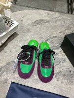 Prada 普拉达春夏秀款薄底德训鞋半拖女 25ss秀款出境率最高的单品 鞋面麂皮有肌理感，内里羊皮包裹，软软糯糯的 鞋垫加厚小羊皮，踩上去无比舒适，有支撑感，