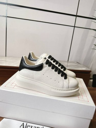鹿皮纹 新款 羊皮里 女 男 码数34-40 牛皮里 女 男 码数38-44 麦昆高品质顶级版Alexander Mcqueen 经典明星爆款百搭小白鞋 已升级