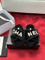 厂价 CHANE*｜小香24K早秋新品字母交叉毛拖 小香的鞋子从来不叫人失望，最懂女人心，这双毛毛拖着实有点惊艳，好看的时髦，脚感柔软舒适，满满的少女心，必入款