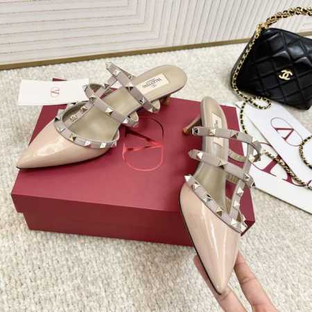 高跟 P390 平底 P380 代购版 Valentino华伦天奴 万年经典款三带铆钉低跟半拖鞋 平底铆钉带凉拖鞋 Size 35-39订做34.40.41.4 - 点击图像关闭
