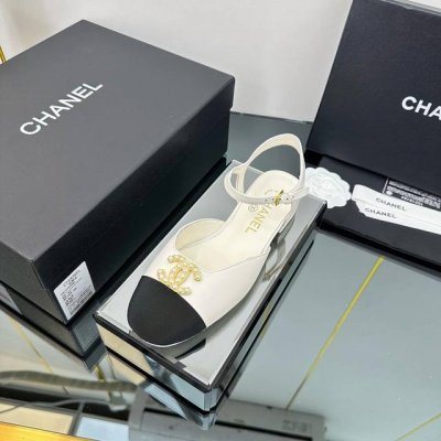 出厂价Pp Chanel 香奈儿最新大双C平底玛丽珍后空凉鞋 专柜顶级双C粗跟凉鞋，这款条带经典设计；不平凡的双C拥入了多种配色元素 多元化混搭非常好看百搭，上