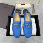 实价 Vt新品驾车鞋 华伦官网同步发售 经典款式包子鞋 纯手工缝制 鞋帮皮革鞋鞍处金属v字母粒扣徽标 懒人专属一脚蹬套脚包子鞋 精致手工缝线 做工细节堪比专柜