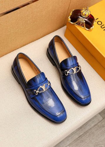 商品商标 Louis Vuitton 路易威登 休闲皮鞋 正码码数: 38-44 45.46.47订制 商品材料 精选 进口头层开边珠牛皮鞋面+奢华五金扣 进口