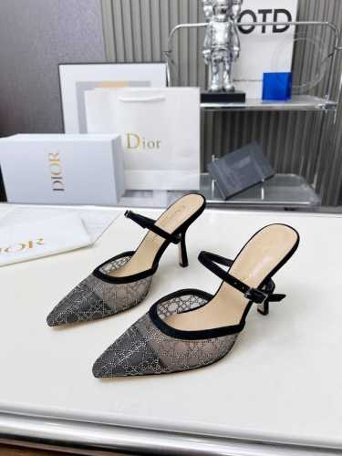 橡胶底 真皮底 迪奥 Dior 烫钻高跟鞋2025春夏最新提花烫钻图案凉鞋款. 原版购入. 特订材料. 一比一零差距复刻！材质：原版订制网面烫钻面+顶级羊皮内里