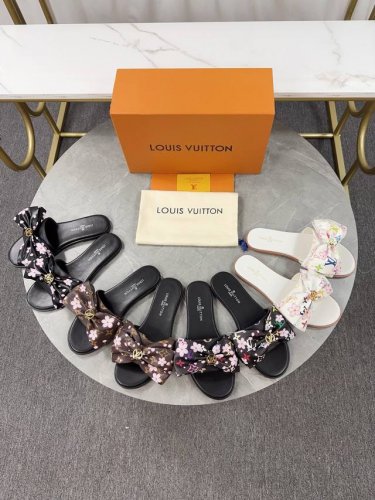 lv 路易威登 223 2025春夏新款 顶级版本原版一致 专柜主打最新款 新款沙滩鞋 硬货上新十里桃花配色 代购级别！高级感十足！国内外博主刷爆的一款，复古又