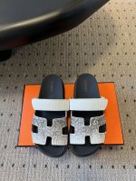 Herme* 爱马仕 oran系列H拖鞋顶级上新 每年必备的H拖今年还加了新色，美到无法言喻 绝好的穿着舒适感可是经典必备，各种风格搭配都Hold的住！材质：进