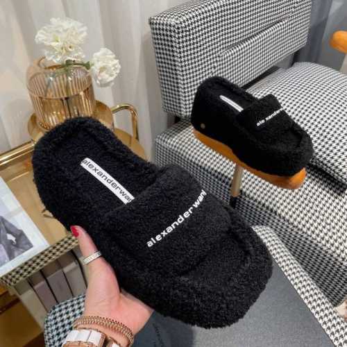 AlexanderWang 亚力山大王最新火爆款非常火爆 众多网红同时推荐 发泡厚底 不重 不重正常鞋子的重量 非常好搭配 原版标准包装配套 size 34-4
