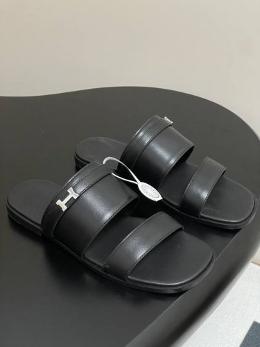 调工厂P价 女装女鞋 运动原单顶级品质 Hermes 爱马仕 H字母激光夹脚人字拖鞋平底凉拖鞋 简约的设计 极具辨识度的H压花 还是第一款，上脚包裹感更强，走路