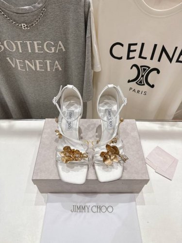 高版本出厂 Jimmy Choo*｜Jc 吉米周2025春夏新款Ixia 95 系列高跟凉鞋 经典高跟鞋廓形，配以现代感滴跟与方形开口鞋面，升级打造摩登鞋履。哑