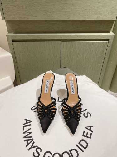 Aquazzur* 菠萝早春专柜新品仙女时装鞋系列，大量上新同步官网全系列均可定制龙年主打一个火爆，全网各大网红纷纷开秀，绝美的穿搭系列！ ★★★★★ 鞋面 金