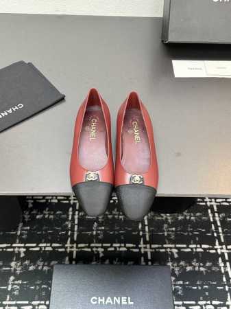 Chanel香奈儿小香新品双C金属扣乐柔软舒适平底单鞋 高品质 这款小单鞋帅气中带着少女的活泼俏皮 将心情与魅力一同拉满 别致又出彩！轻松游走于通勤和休闲场合 - 点击图像关闭