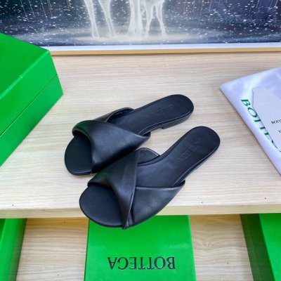 出厂 平底 系列 Bv Blink 小羊皮面 系列拖鞋 小羊皮 填充舒适海绵 黑色 这款经典款 简直Bv最新天花板啦 双色彩色百搭 小羊皮设计 手工编织而成 高