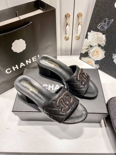 橙子出厂价p chanel 香奈儿 春夏新款 菱格双C粗跟拖鞋 休闲凉拖 拖鞋的狂热爱好者又来了 可以承包你一整个夏天的时髦 经典菱格双C元素设计 浓浓的中古典
