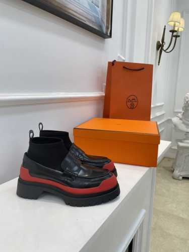 爱马仕 HerméS 中性短靴 撞色拼接设计 考究精湛的工艺 玩转对比鲜明的皮料与色彩 都市风格 妥妥的奢侈品C位 开边珠鞋面搭配包裹弹力布 方便穿脱 原版撞色
