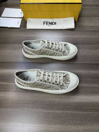 Fen** 芬家* -高端品质 原单情侣装 -鞋面：品牌图腾布匹、品牌织带包边工艺 -内里：水染牛皮，垫脚；高韧性帆布 -大底：原版 Tpr.橡胶；双色成型大底 - 点击图像关闭