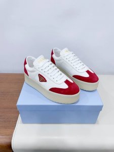 PRAD* P家25ss春季休闲鞋系列 厚底牛皮休闲鞋 原版1:1定制，今年最潮的三角标一脚蹬英伦风复古情侣小白鞋，众多网红上脚，这款鞋，牛皮拼色，注塑三角字母