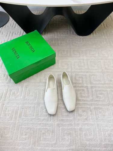 出厂价 BOTTEGA VENET 极简平底乐福鞋 包子鞋 超舒服 云朵感 女士Astaire乐福鞋 精致平底 包裹面料 同色跟皮 用心设计 绝不马虎 耐穿舒适