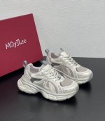 Mqyjlee 2025 春款暴走2W步都不累的超轻爆款老爹鞋！ 正版版型，是对经典的致敬与还原。精准把控尺寸，相比“肥头大耳”版，它更显轻盈灵动！鞋面釆用进口