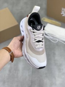 工厂p价p 实价 Loewe 情侣款 跑步专业户 跑鞋 舒适度百分百 昂跑Onrunning与Loewe罗意威的联名全新开后On 35-45