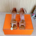 10.5Cm组图 空面出厂价p Hermes 爱马仕 Joy 105高跟凉鞋 时尚又百搭 搭配H鞋头 超级舒服 每个细节都做到极致 搭配同色调标志性纯鞋扣 设计