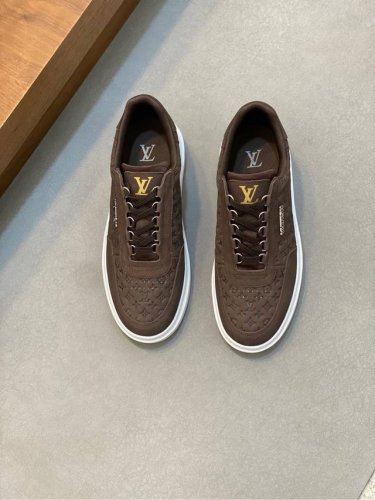louis Vuitton 路易威登 -高端品质 原单 -鞋面：压纹小牛皮、高周波品牌Logo -内里：意大利进口透气网布， -大底：舒适Tpu成型大底 -超高