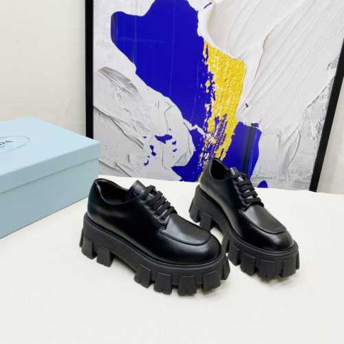 PRADA 代购级 秋冬新款 原版一比一复刻，市场上最高版本 今年普拉达简直逆天了，款款都好看，这款鞋子穿上舒服感太棒了，巨显腿长，时尚百搭款式， 秋季必备 面