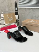 胶底 真皮底 顶级版本 独家定制代购级⑤个颜色供选择。重磅推出 Christian Louboutin CL 标识设计 红底鞋最新走秀款 简称CL 红底鞋 T台