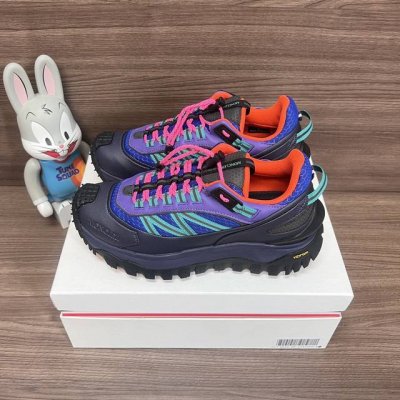 590 顶级版本Moncler盟可睐Trailgrip网布系带圆头低帮运动休闲鞋紫蓝。 码数：36-46码 编码: I109A4M00260M2671 包装：全