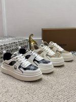 burberry* 原单品质 新款巴宝莉家男士经典低帮运动鞋，以 Vintage 复古格纹棉搭配牛皮材质焕新演绎，装饰焕新的品牌徽标。网布内里，耐磨轻便发泡大底