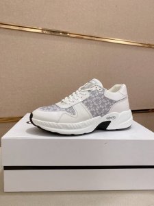 工厂p价 G I V E N C H Y 纪梵希新款 专柜同步 人手一双 不容错过 专柜买版 完全1:1 开模定制顶级版本 原版展示提供对比 让大货做到和原版0